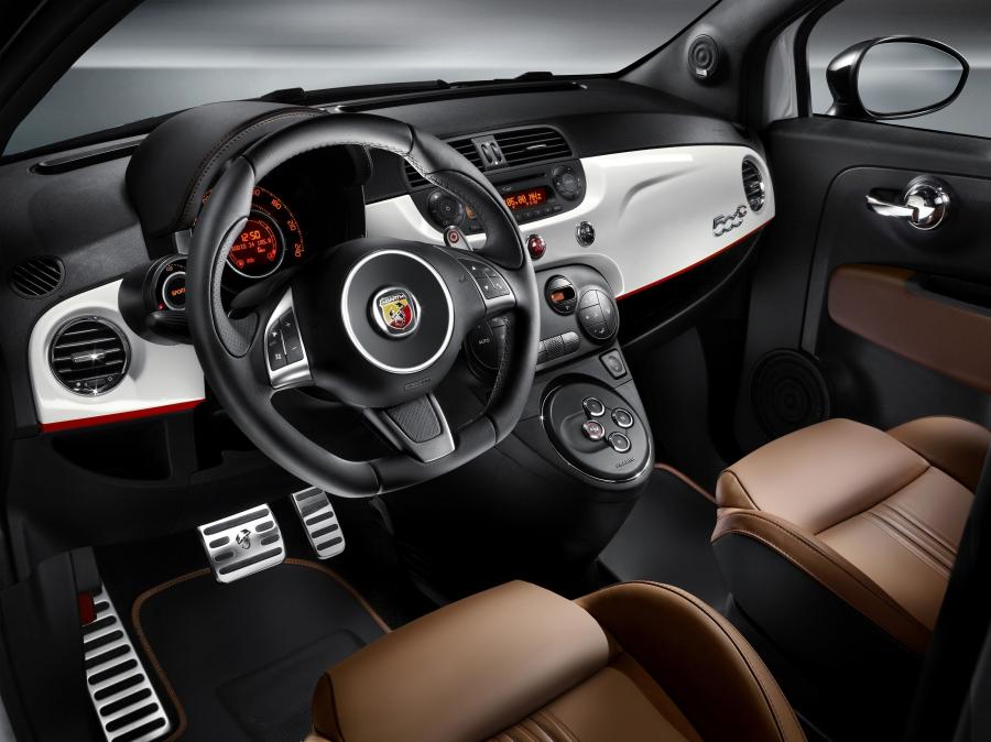  Fiat Abarth 500C 2011 года  (фото 13 из 49)